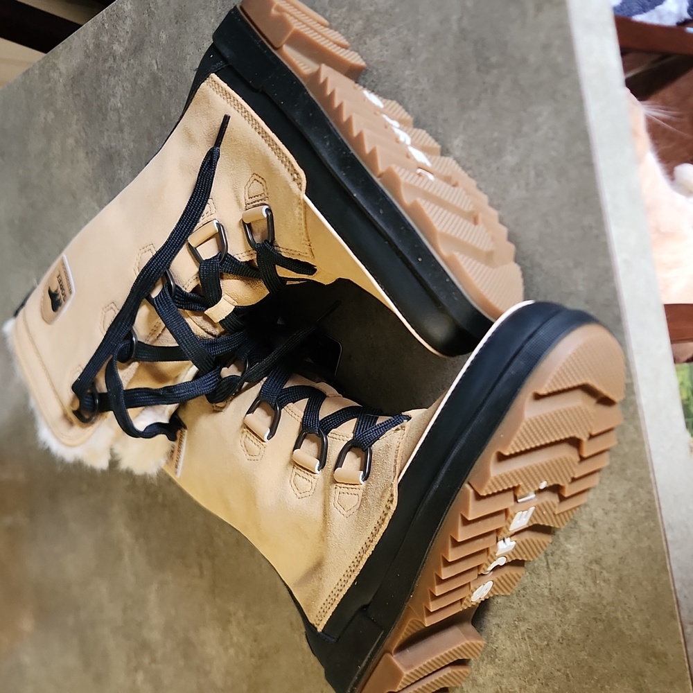 Sorel waterproof boots - Picture 9 of 9